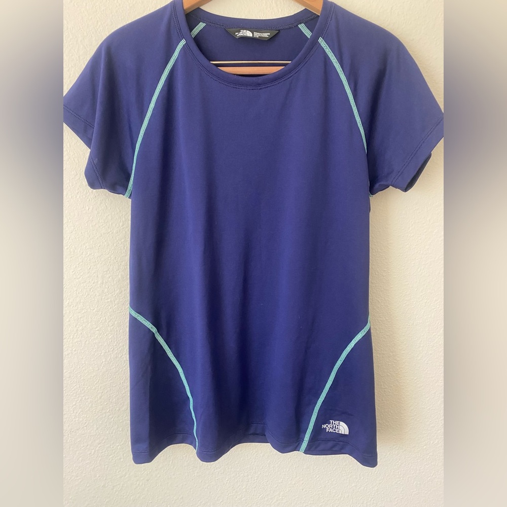 The North Face Women’s Short Sleeve Athletic Tech  Purple T-shirt Size Medium